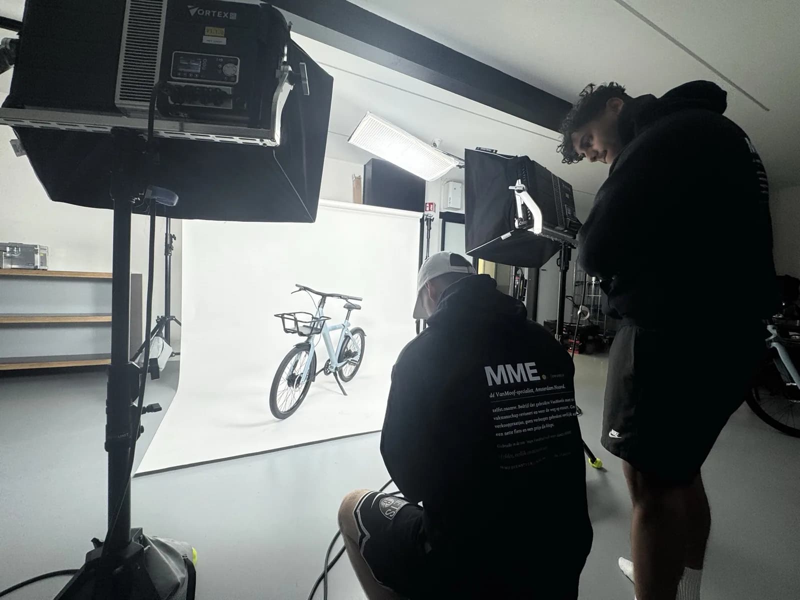 Achter de schermen: de fotoshoot van onze gereviseerde VanMoofs